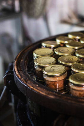 Conserverie artisanale AOP, Conserves de Porc Noir de Bigorre AOP, Eleveur de porc noir de Bigorre, Jambon noir de Bigorre AOP, Noir de Bigorre AOP, Porc noir de Bigorre AOP, Producteur de porc noir de Bigorre AOP, Viande de poir noir de Bigorre AOP