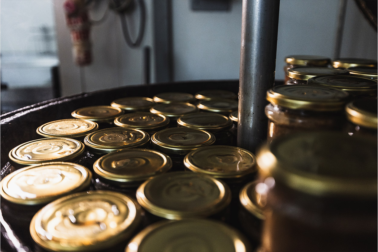 Conserverie artisanale AOP, Conserves de Porc Noir de Bigorre AOP, Eleveur de porc noir de Bigorre, Jambon noir de Bigorre AOP, Noir de Bigorre AOP, Porc noir de Bigorre AOP, Producteur de porc noir de Bigorre AOP, Viande de poir noir de Bigorre AOP