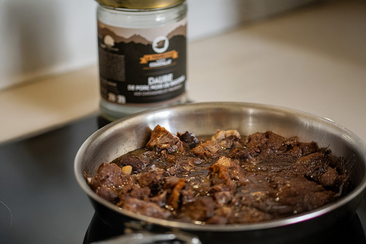 Conserverie artisanale AOP, Conserves de Porc Noir de Bigorre AOP, Eleveur de porc noir de Bigorre, Jambon noir de Bigorre AOP, Noir de Bigorre AOP, Porc noir de Bigorre AOP, Producteur de porc noir de Bigorre AOP, Viande de poir noir de Bigorre AOP