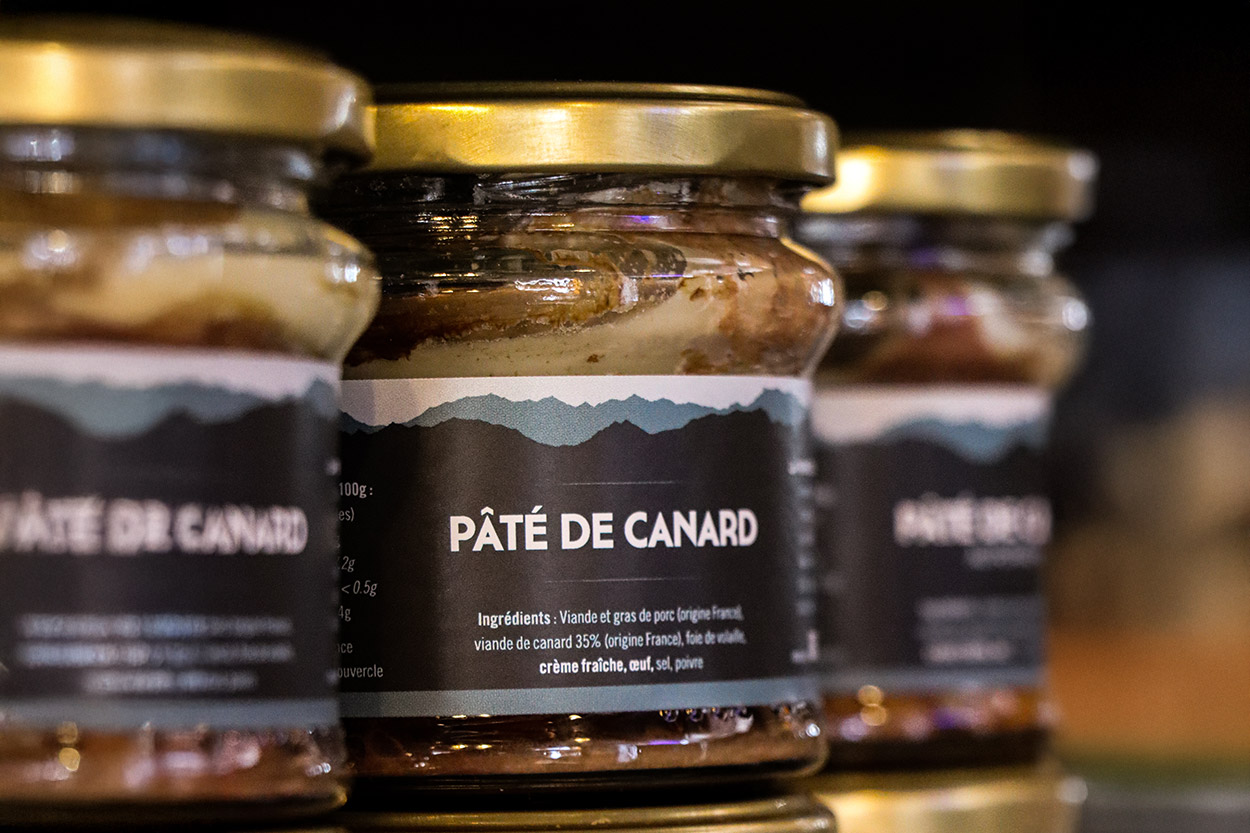 Conserverie artisanale AOP, Conserves de Porc Noir de Bigorre AOP, Eleveur de porc noir de Bigorre, Jambon noir de Bigorre AOP, Noir de Bigorre AOP, Porc noir de Bigorre AOP, Producteur de porc noir de Bigorre AOP, Viande de poir noir de Bigorre AOP