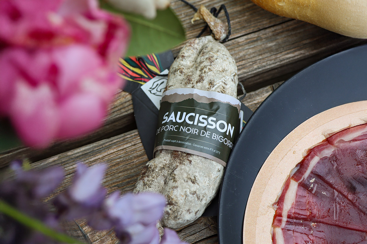 Conserverie artisanale AOP, Conserves de Porc Noir de Bigorre AOP, Eleveur de porc noir de Bigorre, Jambon noir de Bigorre AOP, Noir de Bigorre AOP, Porc noir de Bigorre AOP, Producteur de porc noir de Bigorre AOP, Viande de poir noir de Bigorre AOP