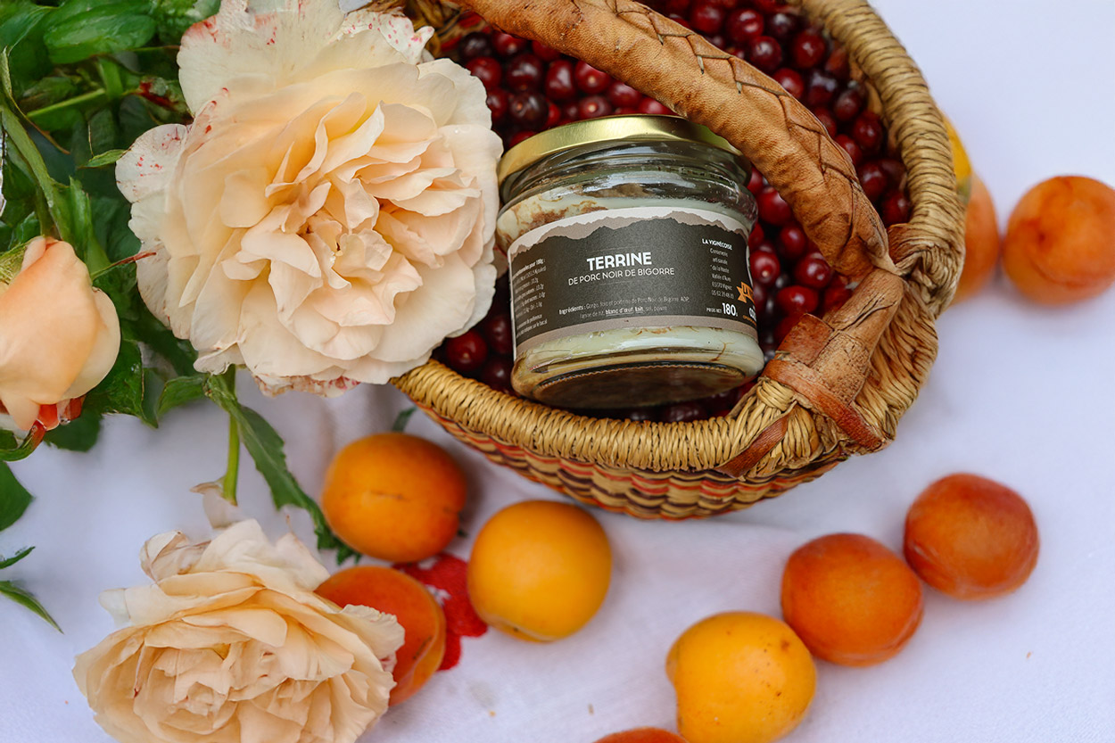 Conserverie artisanale AOP, Conserves de Porc Noir de Bigorre AOP, Eleveur de porc noir de Bigorre, Jambon noir de Bigorre AOP, Noir de Bigorre AOP, Porc noir de Bigorre AOP, Producteur de porc noir de Bigorre AOP, Viande de poir noir de Bigorre AOP