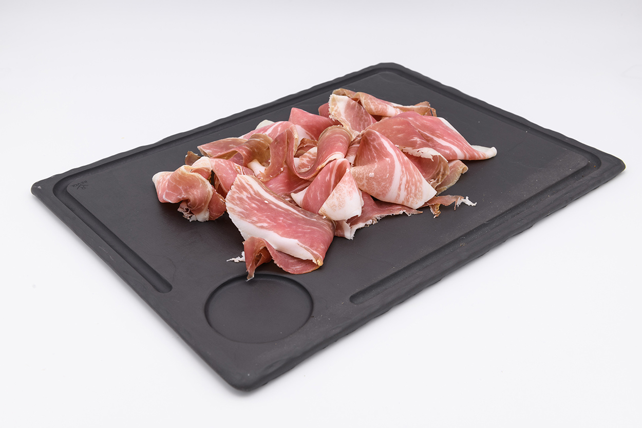 Conserverie artisanale AOP, Conserves de Porc Noir de Bigorre AOP, Eleveur de porc noir de Bigorre, Jambon noir de Bigorre AOP, Noir de Bigorre AOP, Porc noir de Bigorre AOP, Producteur de porc noir de Bigorre AOP, Viande de poir noir de Bigorre AOP