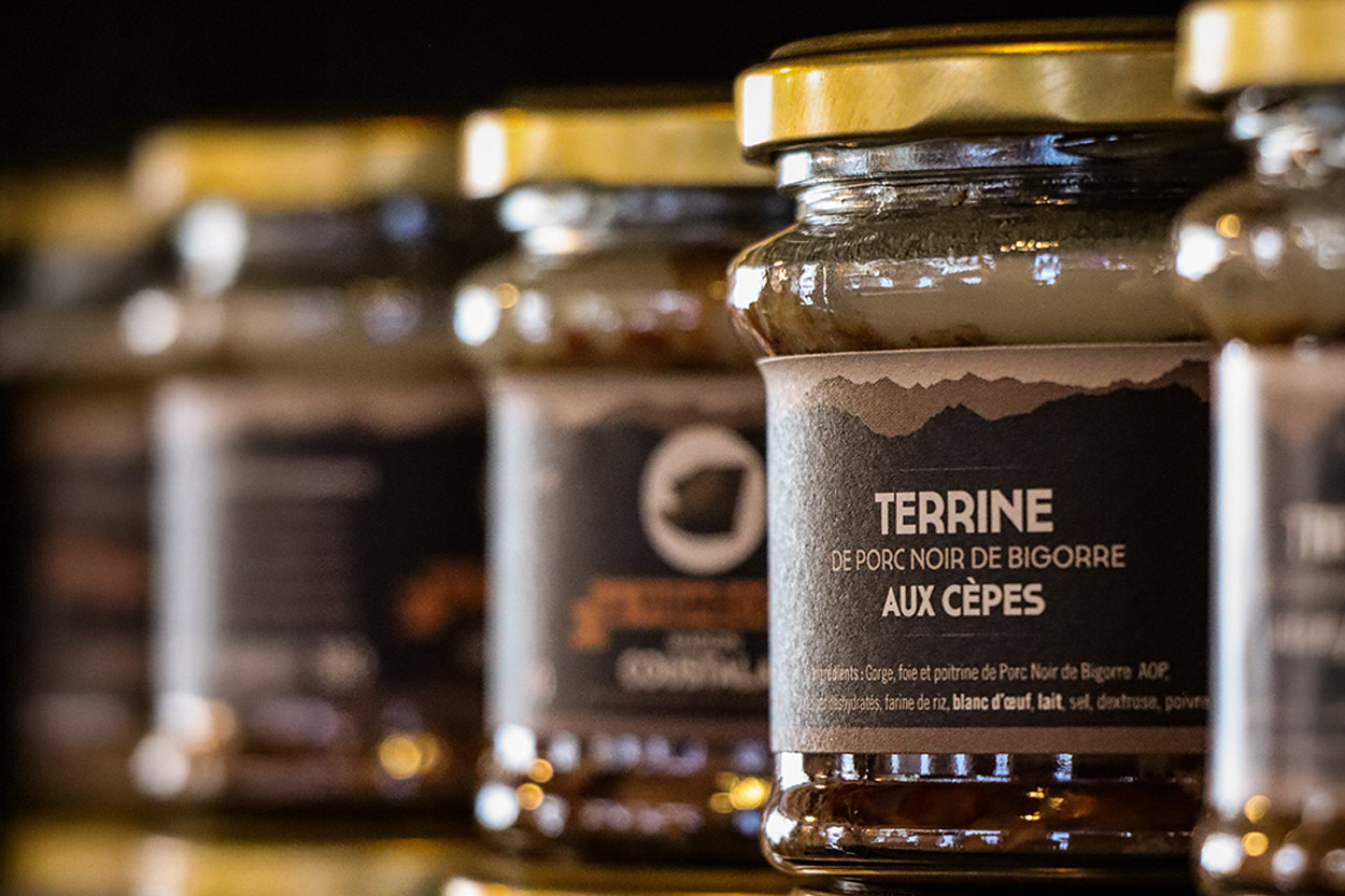 Conserverie artisanale AOP, Conserves de Porc Noir de Bigorre AOP, Eleveur de porc noir de Bigorre, Jambon noir de Bigorre AOP, Noir de Bigorre AOP, Porc noir de Bigorre AOP, Producteur de porc noir de Bigorre AOP, Viande de poir noir de Bigorre AOP