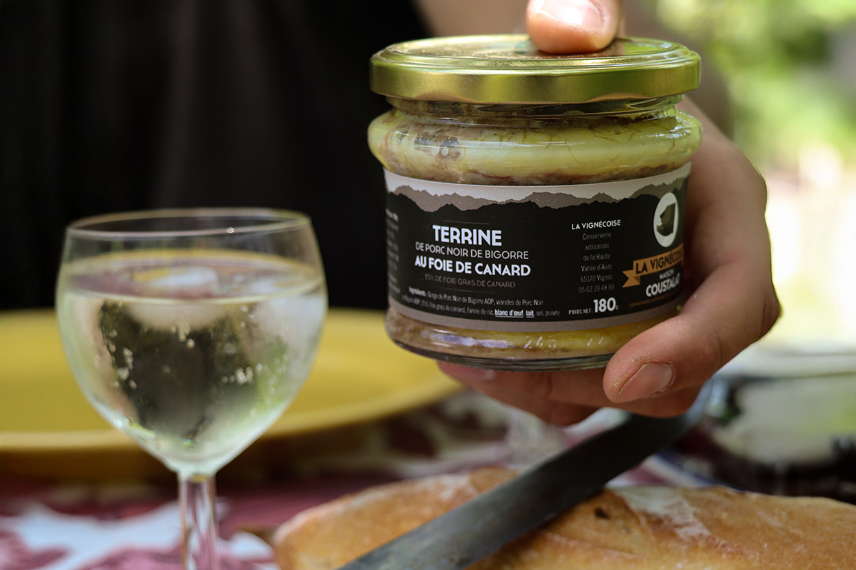 Conserverie artisanale AOP, Conserves de Porc Noir de Bigorre AOP, Eleveur de porc noir de Bigorre, Jambon noir de Bigorre AOP, Noir de Bigorre AOP, Porc noir de Bigorre AOP, Producteur de porc noir de Bigorre AOP, Viande de poir noir de Bigorre AOP